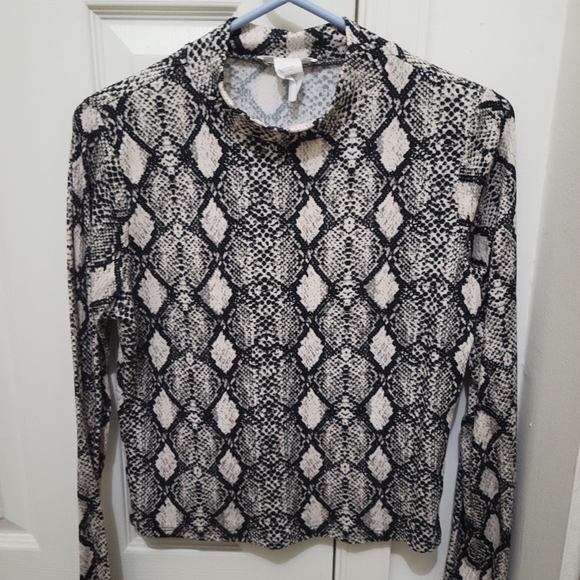 High neck snake print long-sleeved top. - Picture 1 of 2